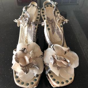 Donald J Pliner wedges